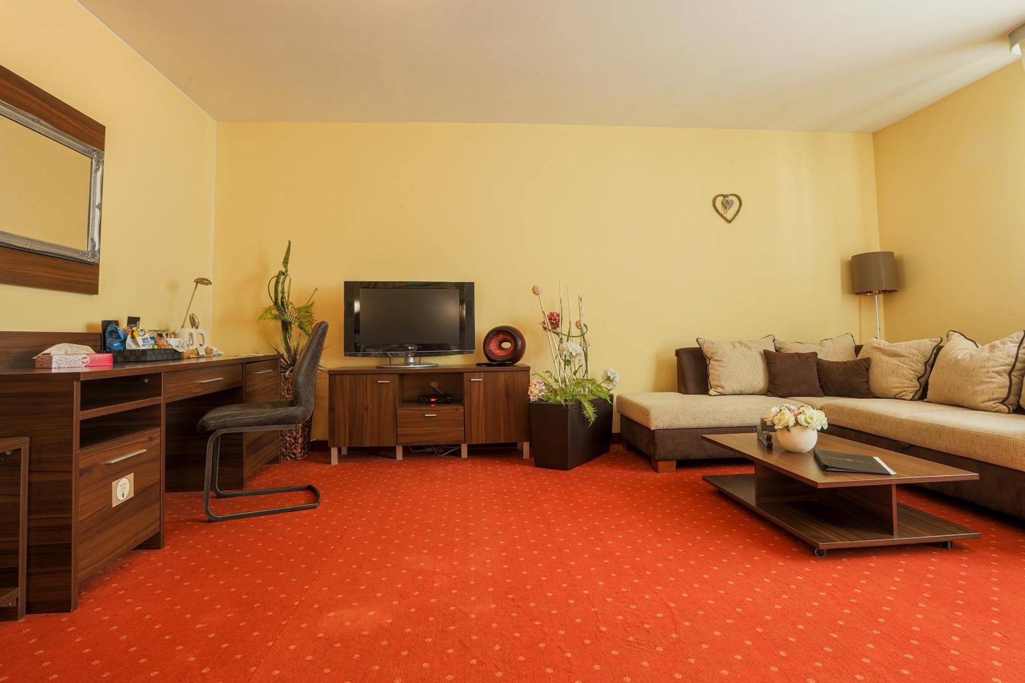 Grand Hotel Senica, Garni Eksteriør billede