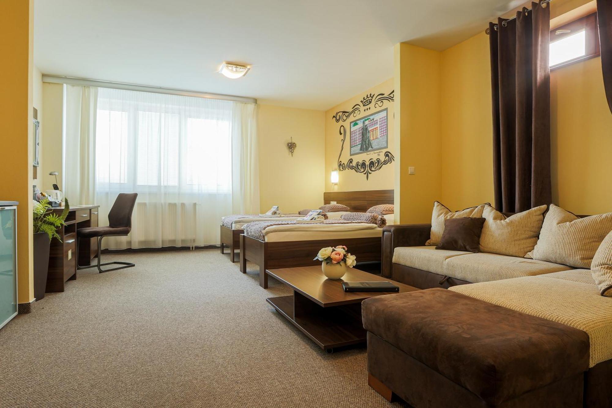 Grand Hotel Senica, Garni Eksteriør billede