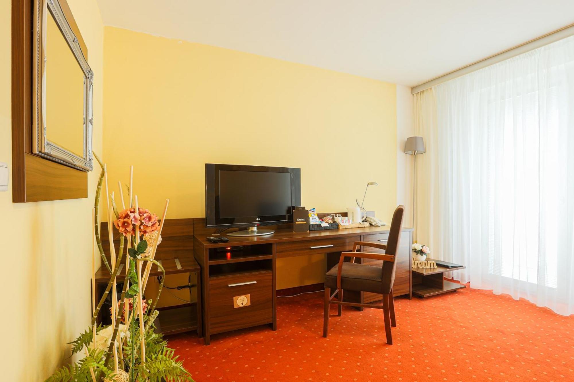 Grand Hotel Senica, Garni Eksteriør billede