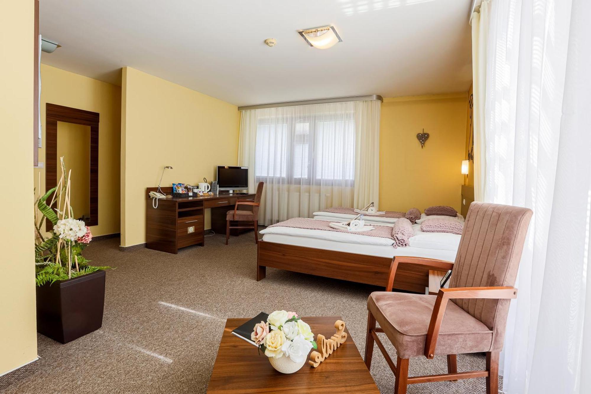 Grand Hotel Senica, Garni Eksteriør billede